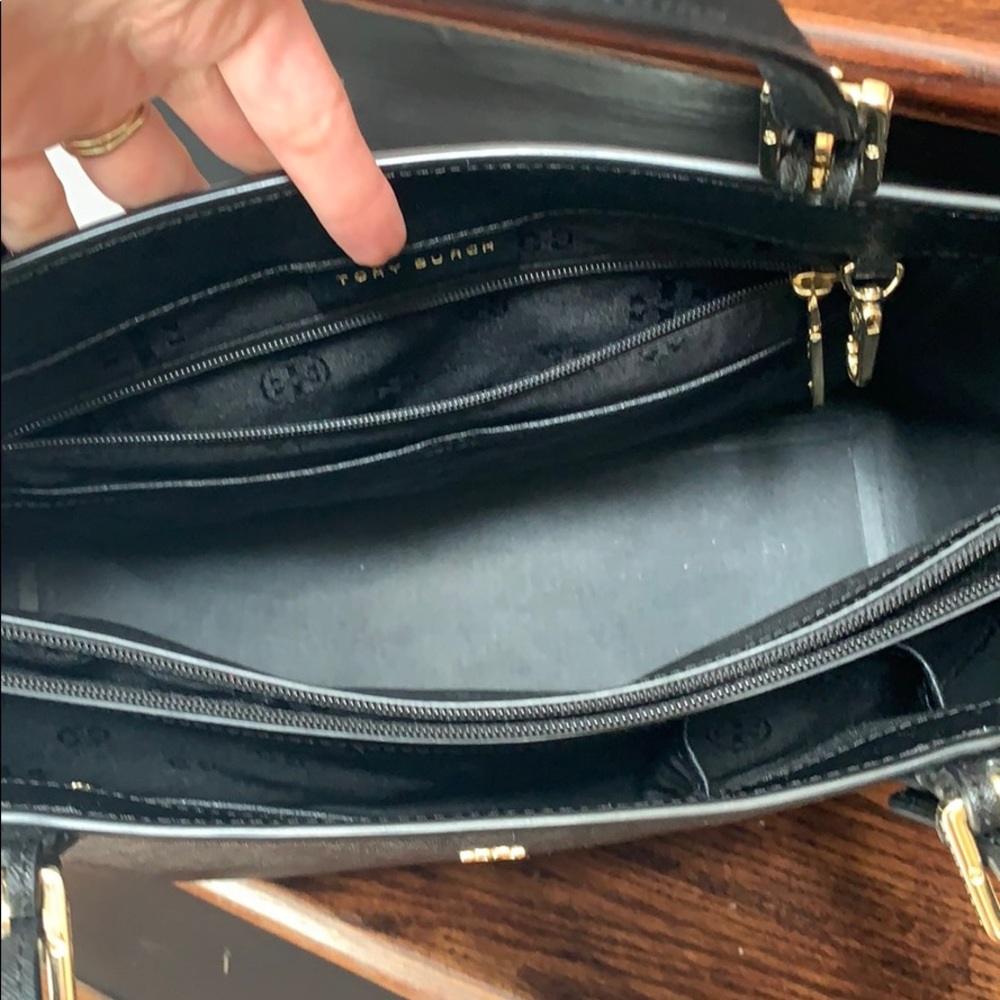 NWOT! Tory Burch saffiano leather tote - Picture 3 of 8